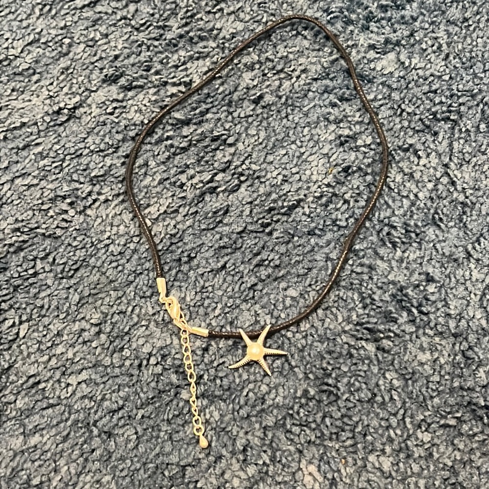 NEW Starfish Necklace with water pearl in the middle